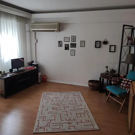 Karsiyaka Carsisinda Appartement *