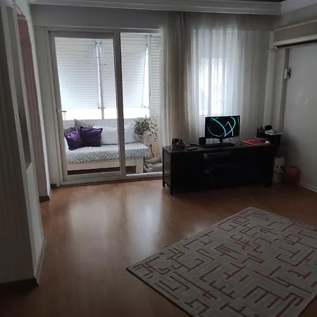 Karsiyaka Carsisinda Apartment
